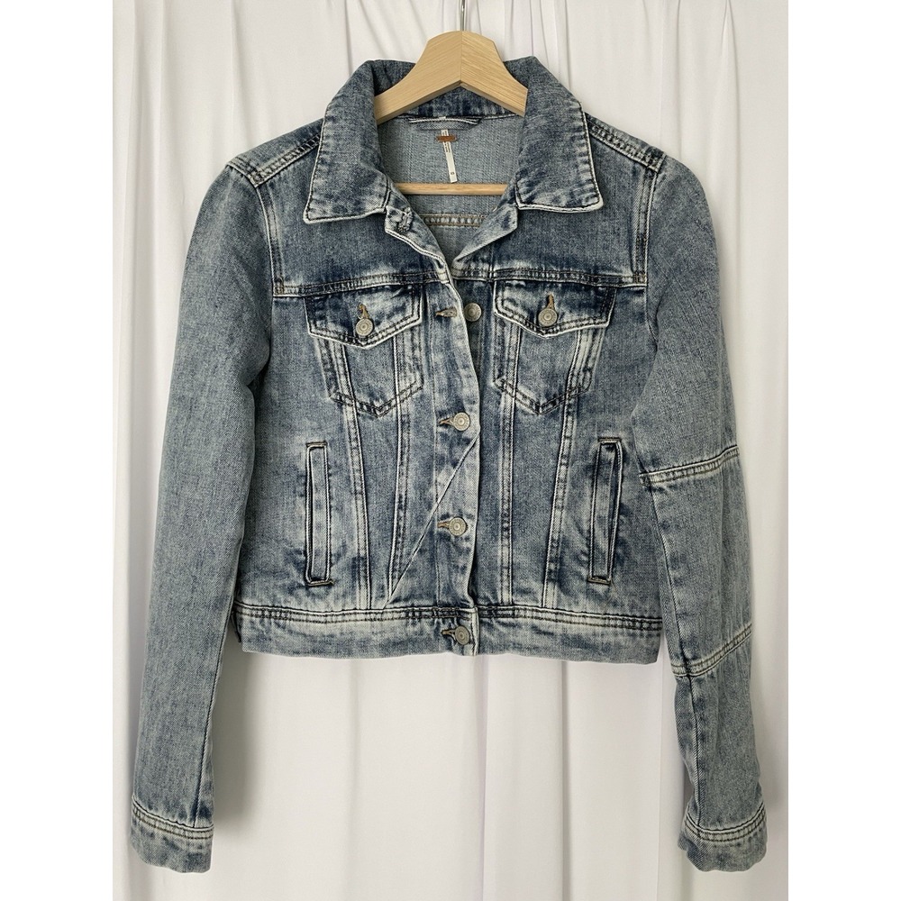 Free People Women's X-Small‎ Distressed Trucker Jean Jacket Button Distressed - Picture 7 of 8